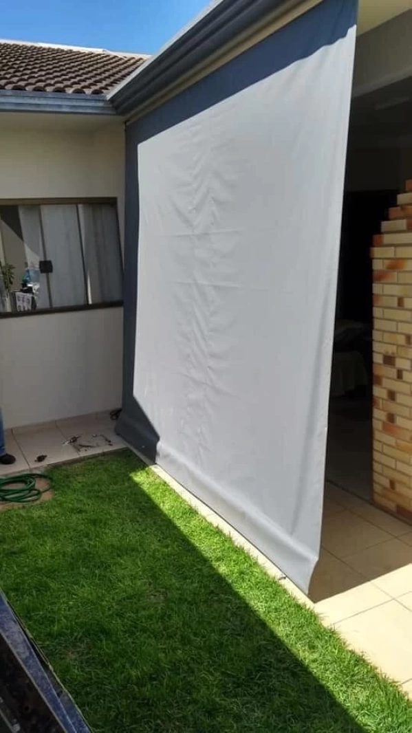 Toldo Cortina Retrátil com ou sem Braços